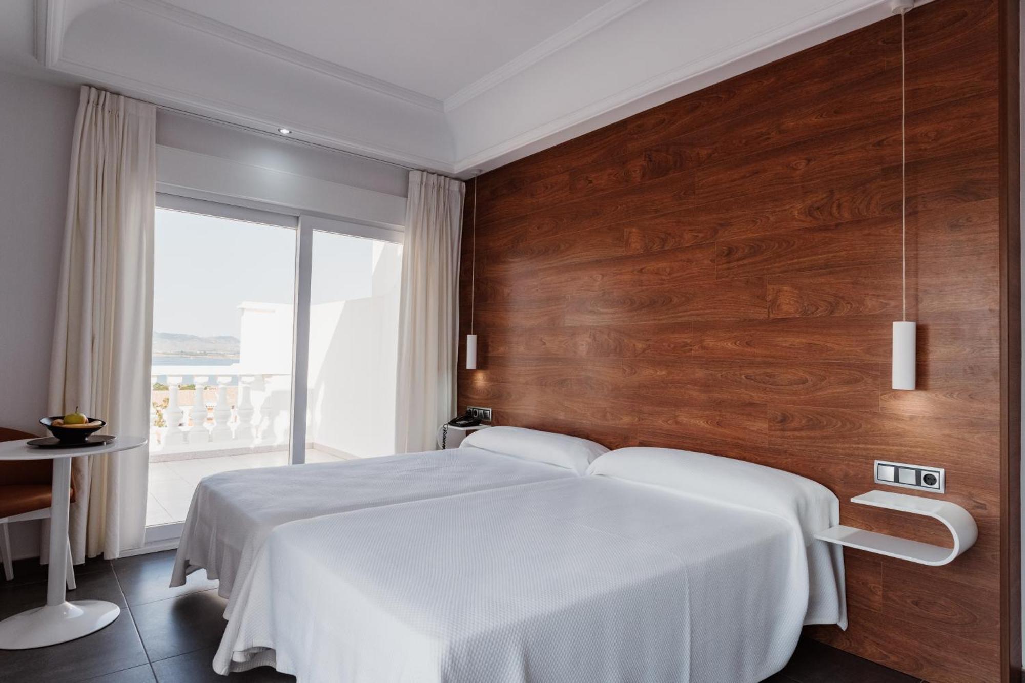 Hotel Los Delfines La Manga del Mar Menor Kültér fotó