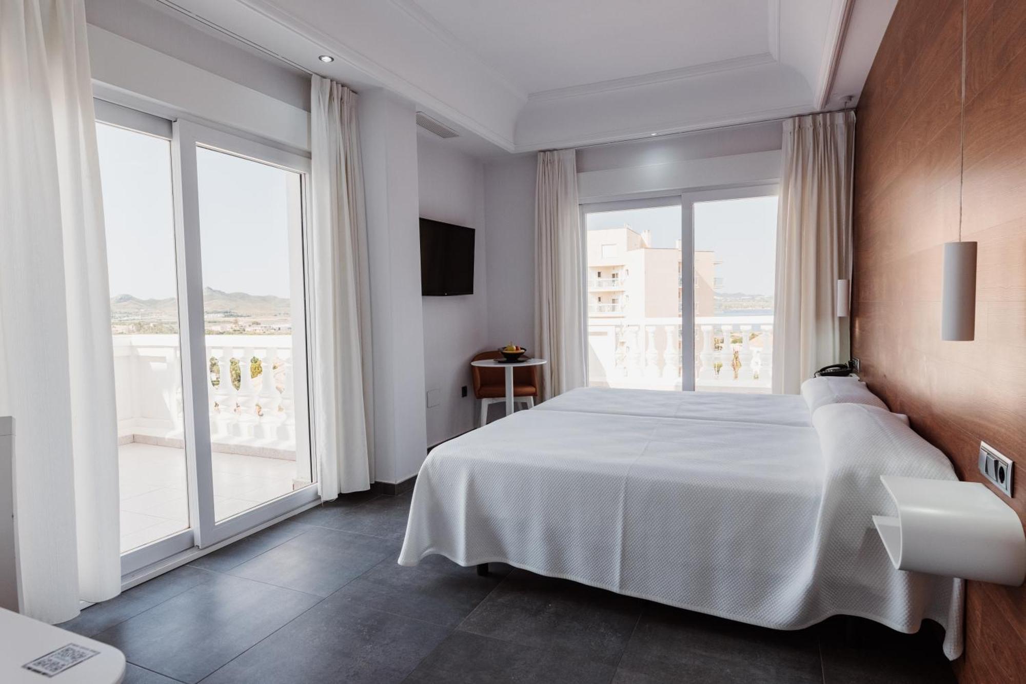 Hotel Los Delfines La Manga del Mar Menor Kültér fotó